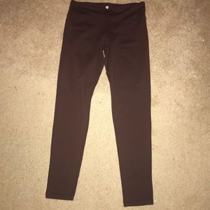 ✨ FREE W/ BUNDLE ✨Maroon leggings